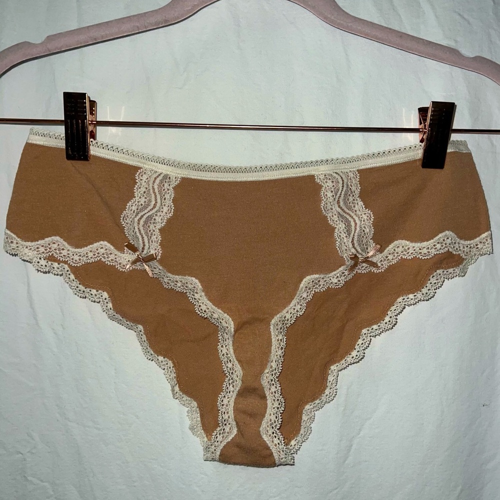 Victorias Secret tan/white knit panty